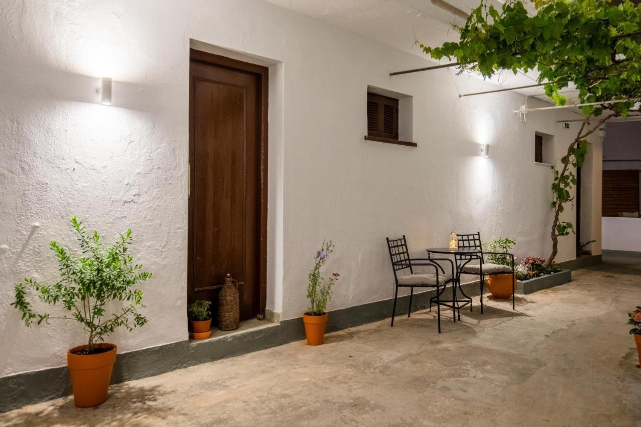 Uncle John'S Guesthouse Szkópelosz Kültér fotó